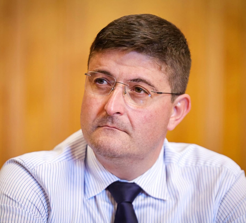 Deputatul USR Alexandru Dimitriu depune plângere penală pentru trădare împotriva lui Grindeanu, Simion și Bogdan Ivan