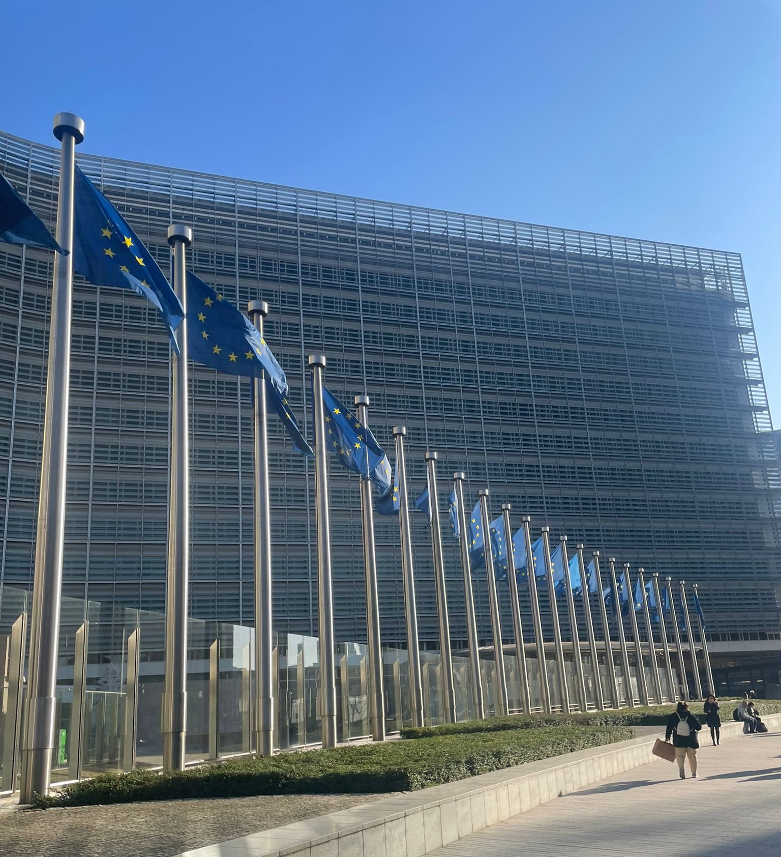 Comisia Europeană analizează amânarea implementării normelor privind emisiile de metan