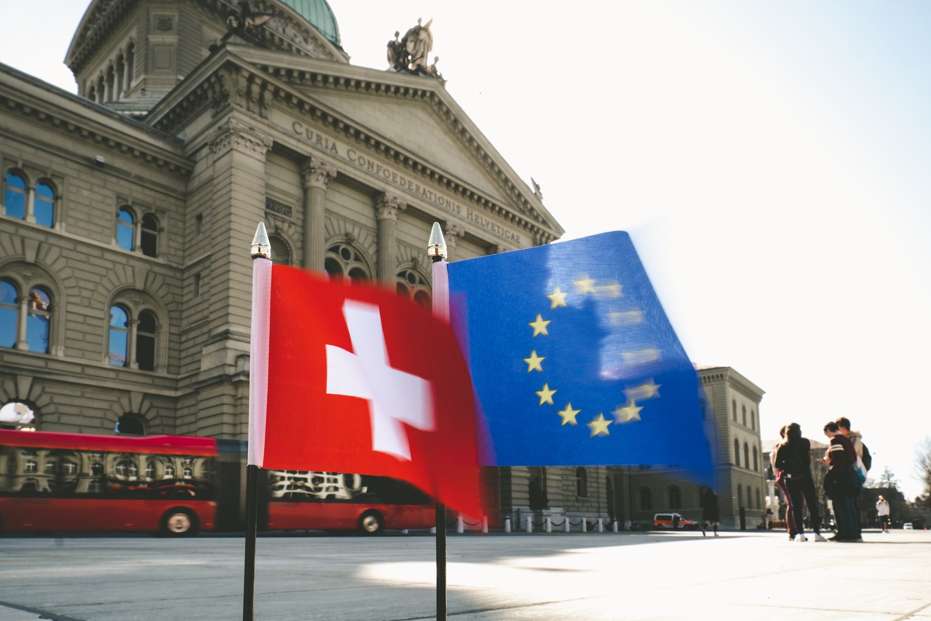 Comisia Europeană investighează posibila limitare a vizibilității conținutului politic pe platformele Meta