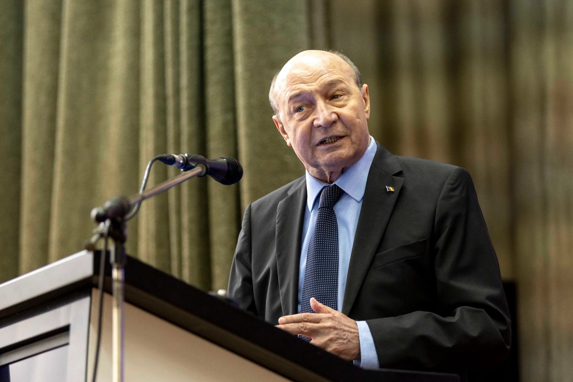 Traian Băsescu a lăudat decizia Romgaz de a refuza achiziția de gaze naturale lichefiate