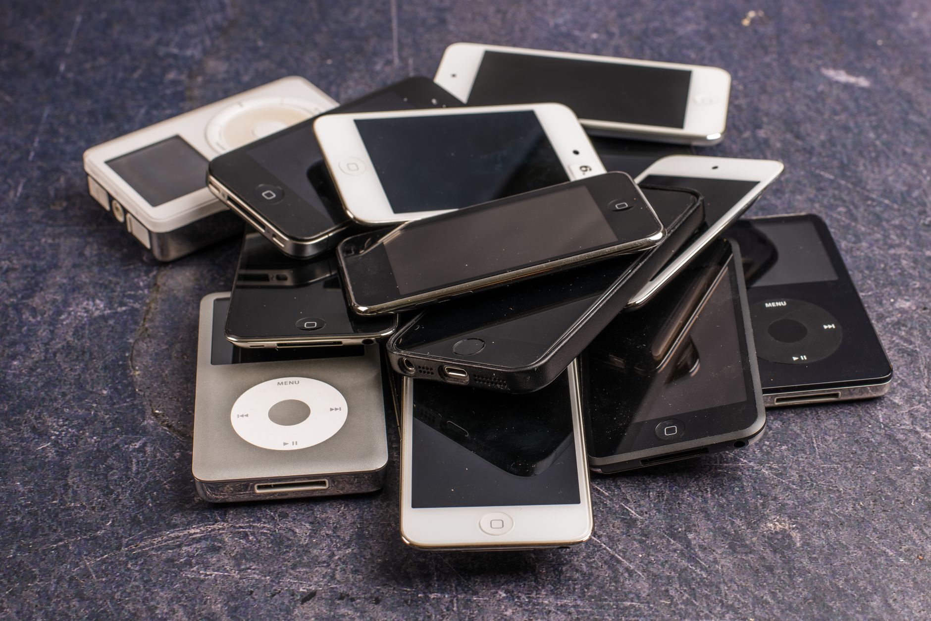 Ancheta Parchetului European privind o rețea care a vândut un milion de telefoane folosite ca noi