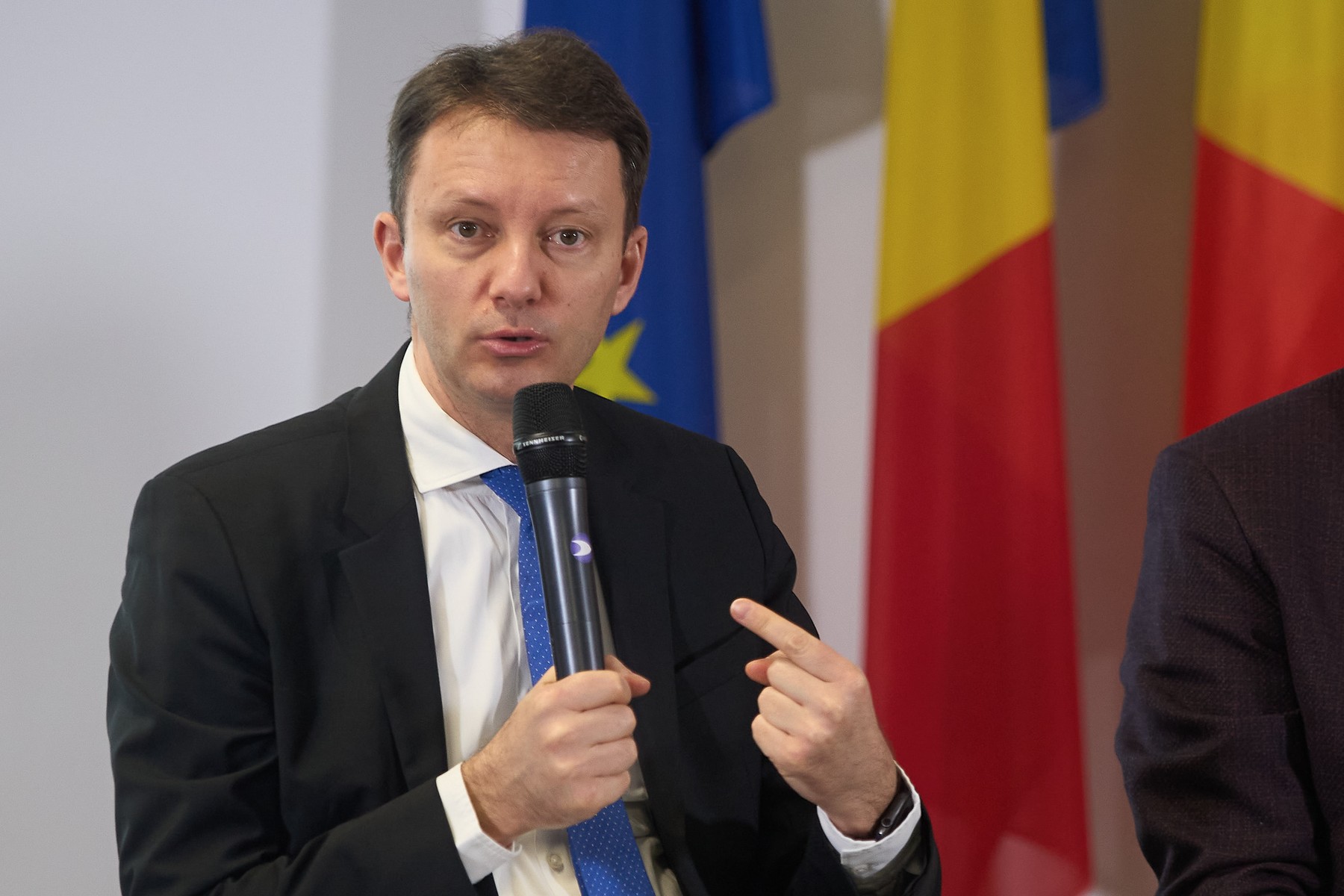 Siegfried Mureșan contestă declarațiile lui Nicușor Dan privind stabilitatea financiară a țării