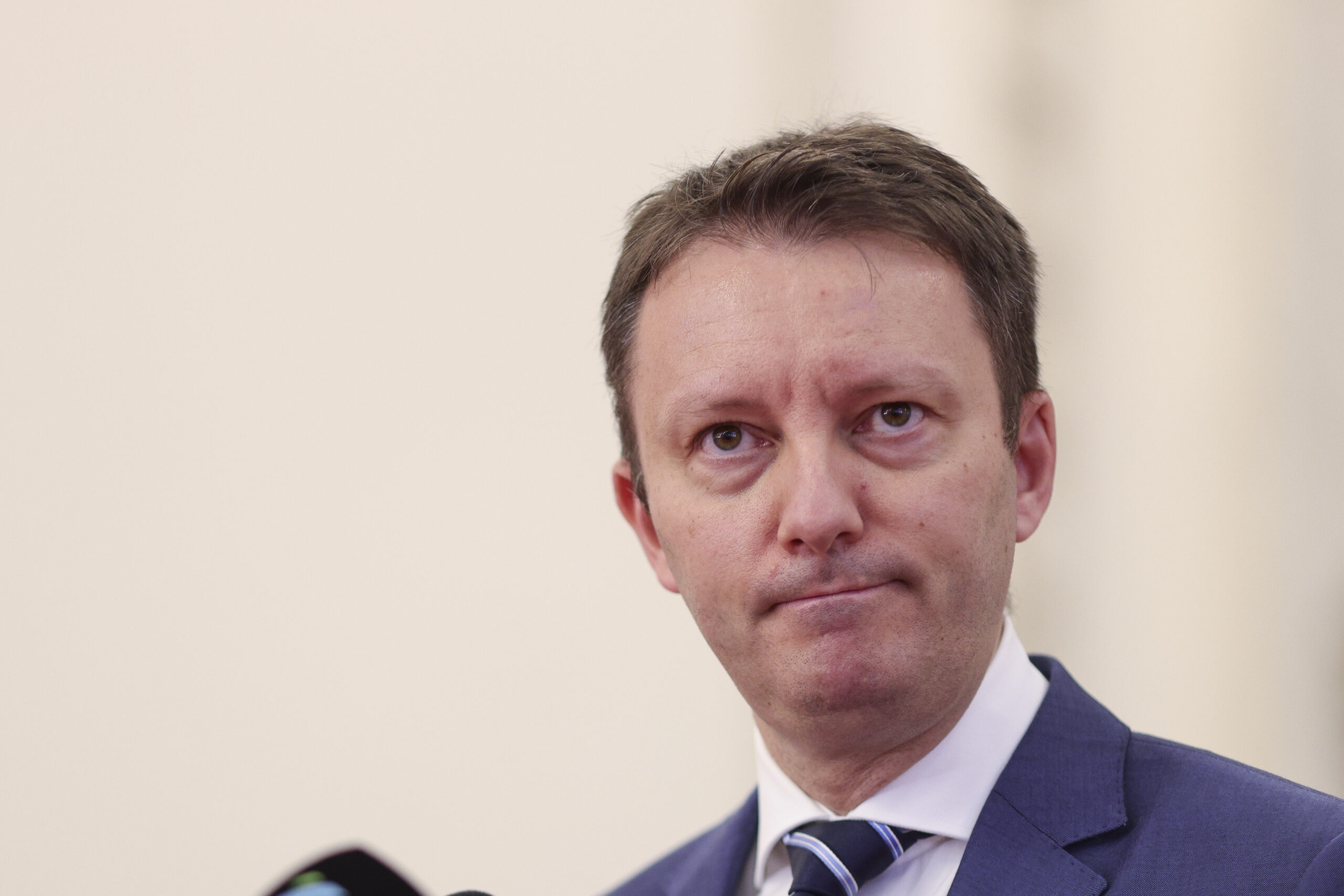 Vot decisiv în Parlament pentru învestirea Guvernului Siegfried Mureșan: se decide soarta Executivului