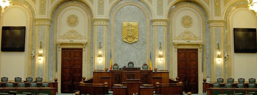 Senatul aprobă obligarea operatorilor de ATM să permită retragerea unor sume personalizate