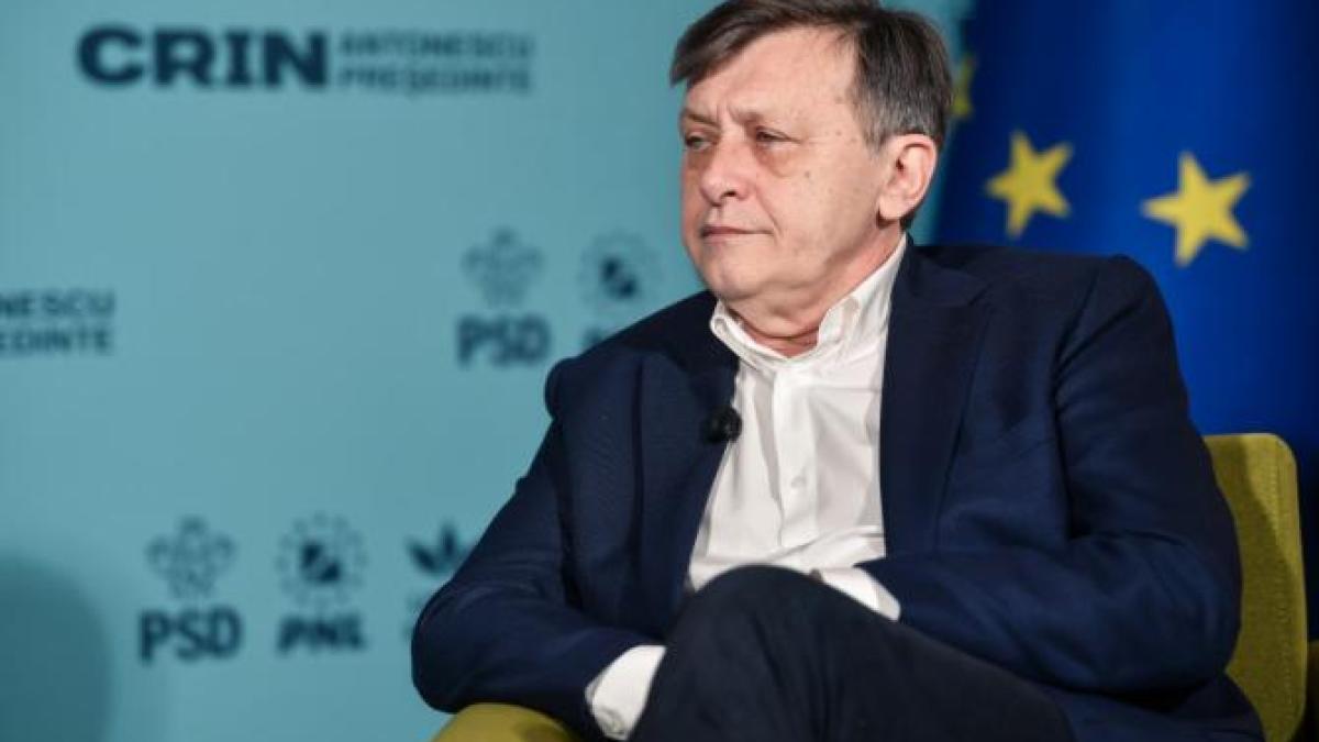 Crin Antonescu critică dur PNL: Partidul își reneagă identitatea și blazonul pentru a imita USR