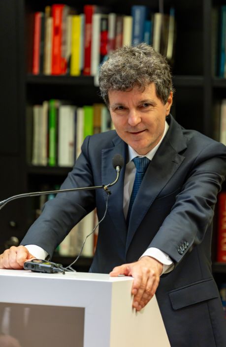 Nicușor Dan vrea să desemneze un prim-ministru înainte de plecarea în SUA. Scenariul alegerilor anticipate este posibil