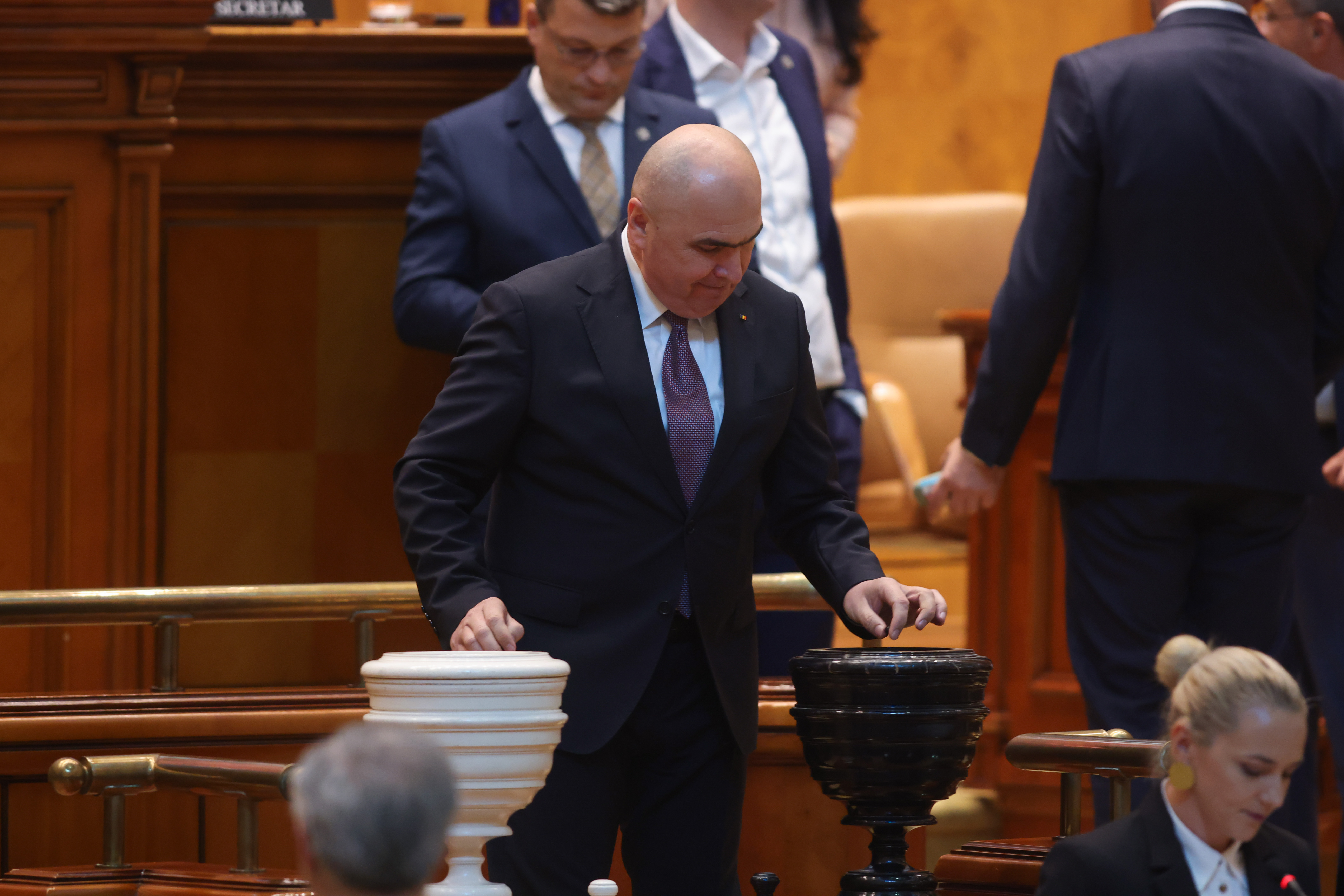 Scenariul propus de Sergiu Mișcoiu pentru PNL: învestirea unui guvern PSD și trecerea în opoziție