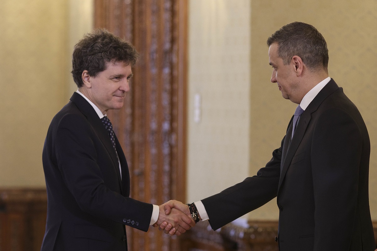 Nicușor Dan organizează discuții informale cu liderii partidelor înainte de consultările de luni