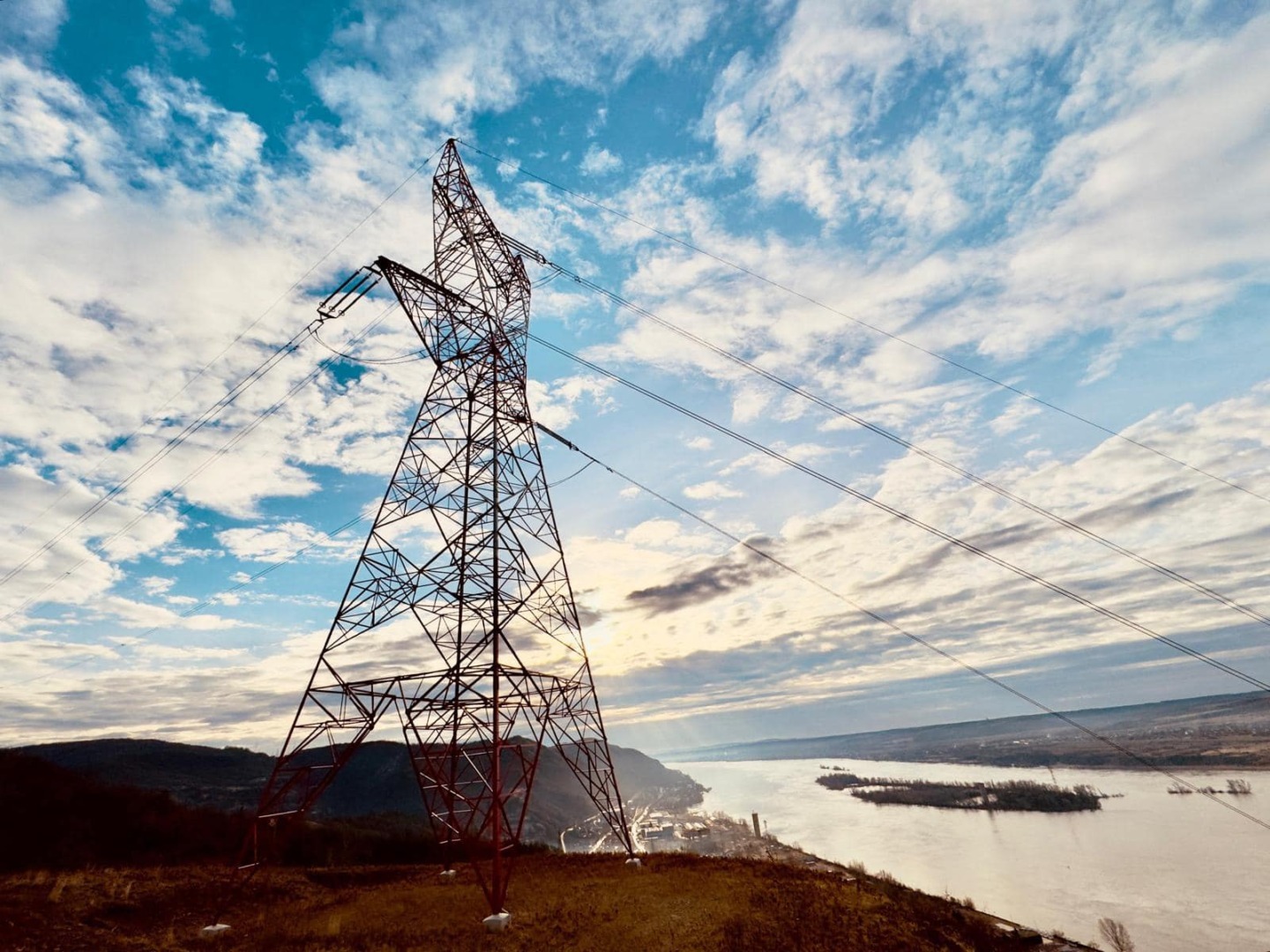 Transelectrica primește atribuții de la Guvern pentru gestionarea crizelor pe piața de energie electrică