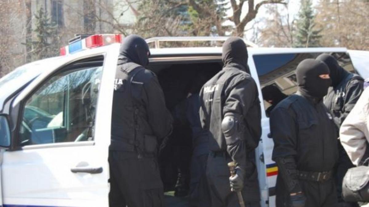 Rețea de trafic de droguri și petreceri cu substanțe psihoactive distrusă în Arad
