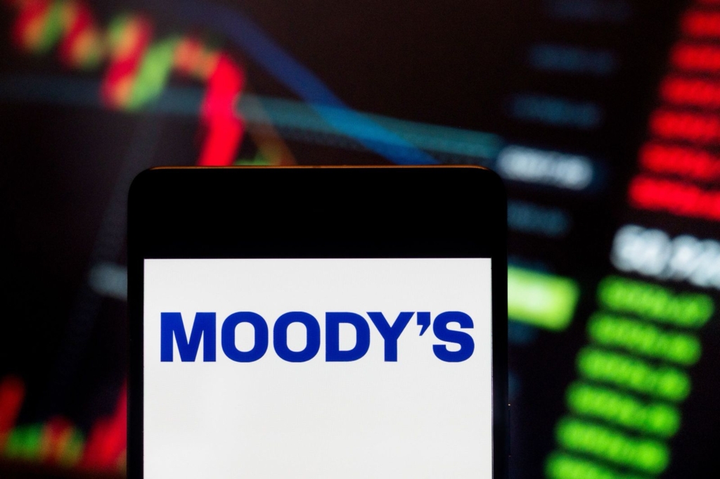 Avertisment de la Moody’s: Risc semnificativ de alegeri anticipate după respingerea Guvernului Mureșan