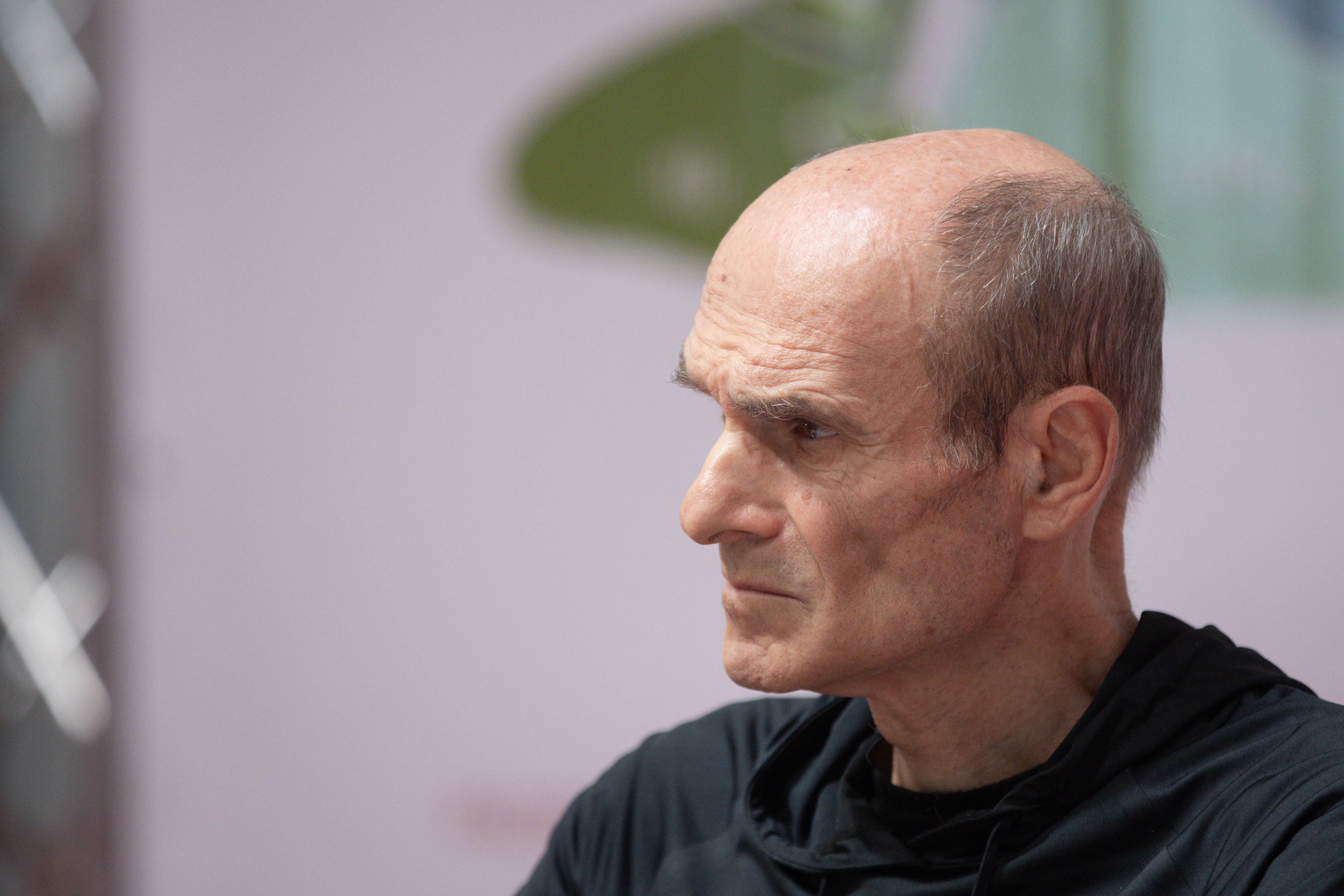 Reacția lui Cristian Tudor Popescu după ce susținătorii lui Călin Georgescu au aprins lumânări cu inițialele sale