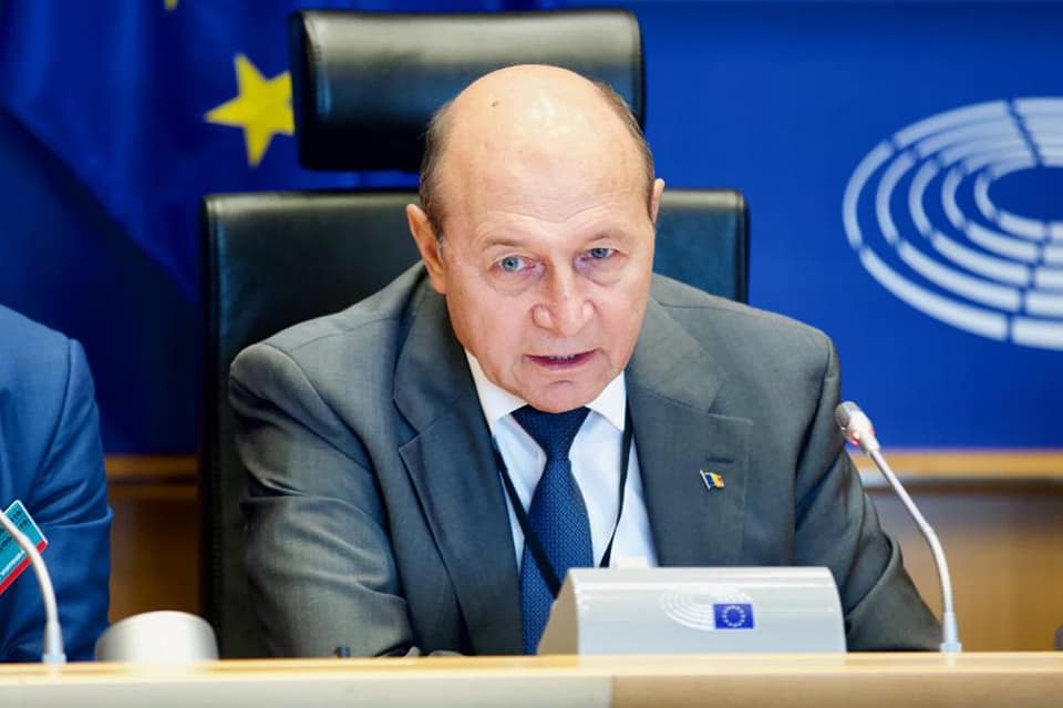 Traian Băsescu propune un premier independent pentru ieșirea din criza guvernamentală