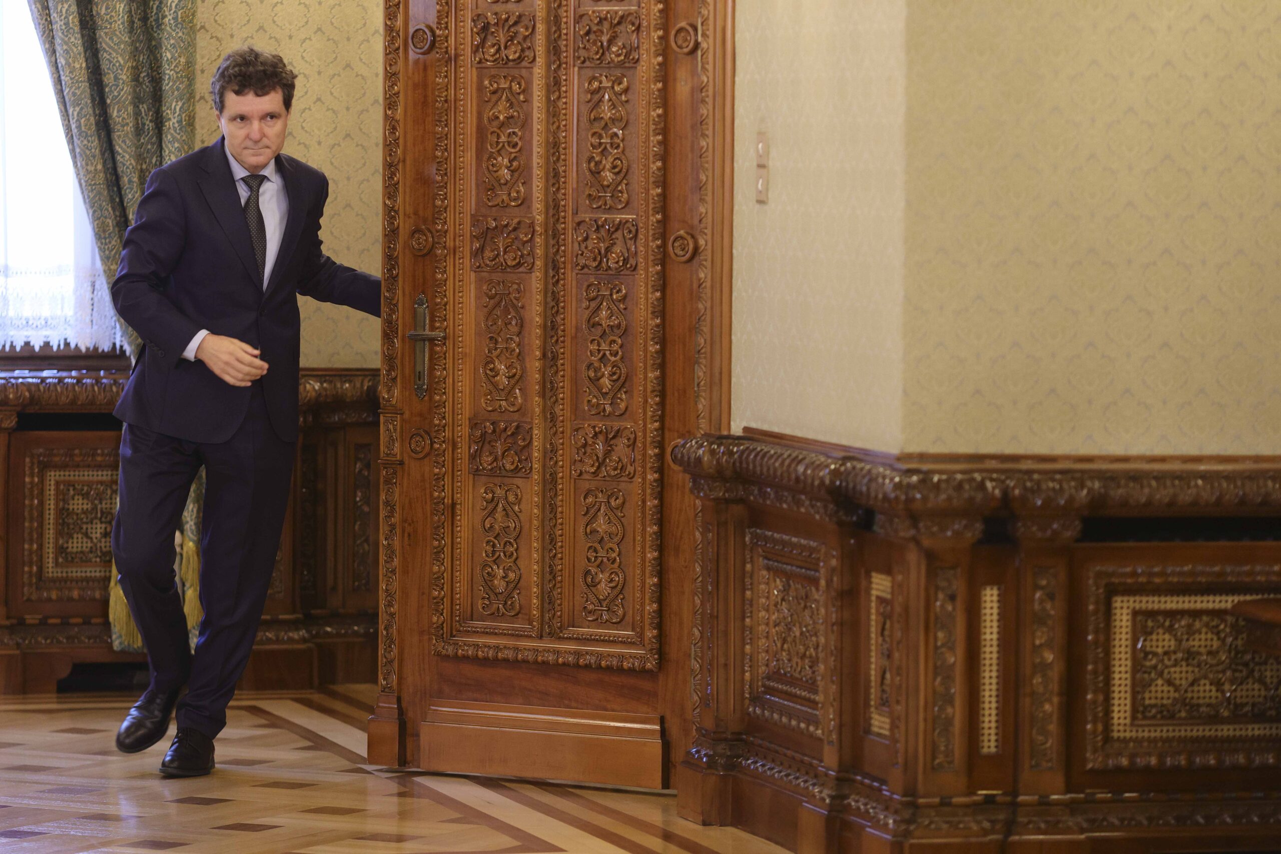 Nicușor Dan organizează o nouă rundă de consultări cu partidele pentru formarea unui Guvern