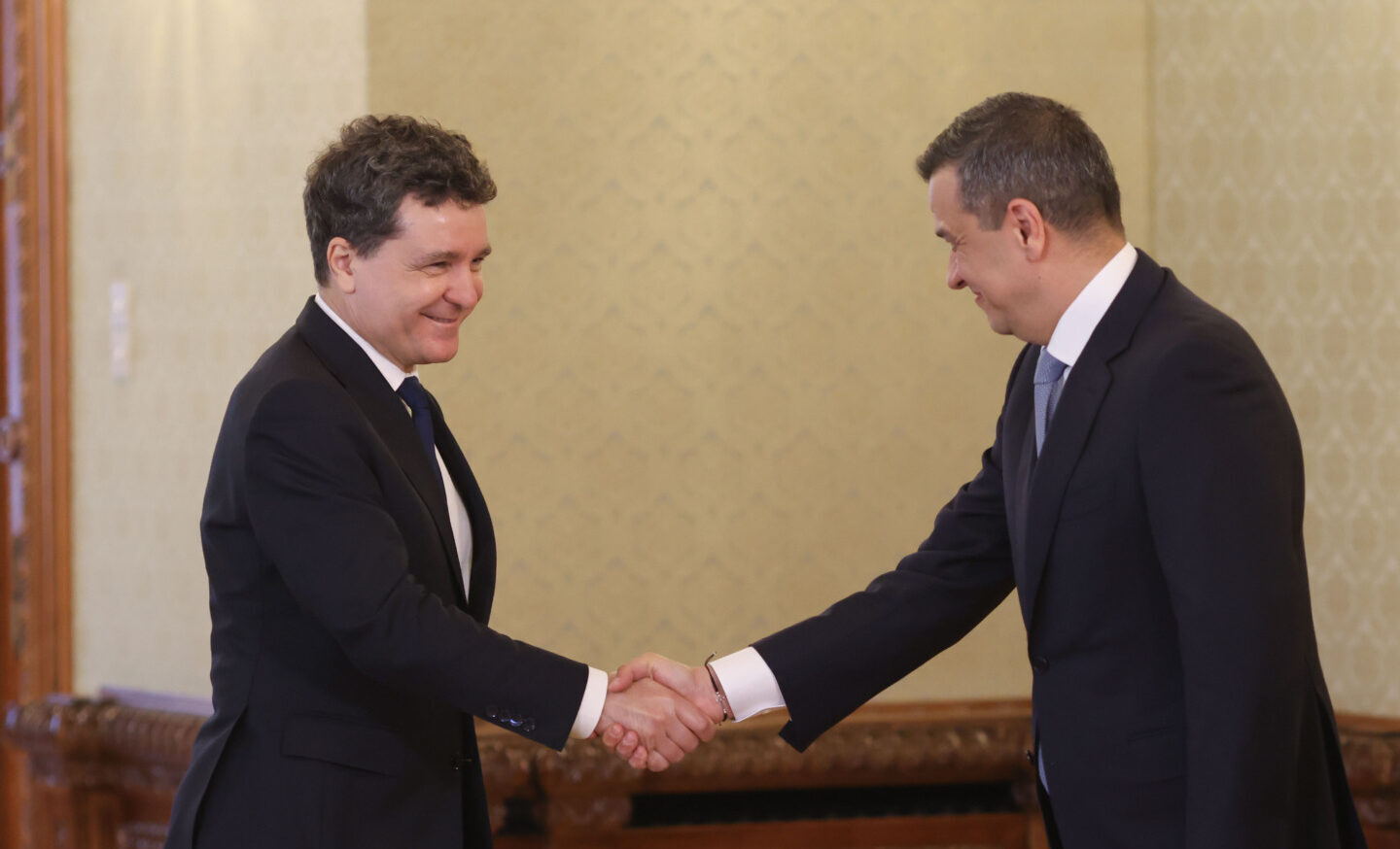 Instabilitatea politică din România și Bulgaria afectează dinamica Uniunii Europene, avertizează presa spaniolă