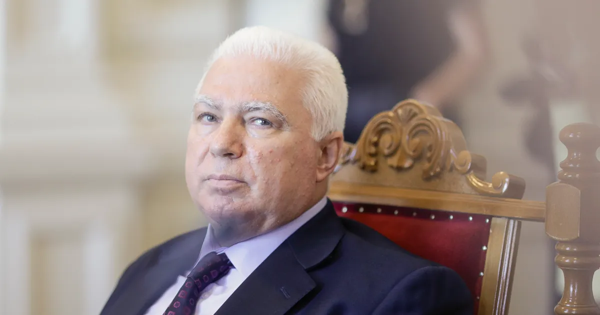 Fostul judecător CCR Petre Lăzăroiu avertizează că lipsesc banii pentru pensii și salarii