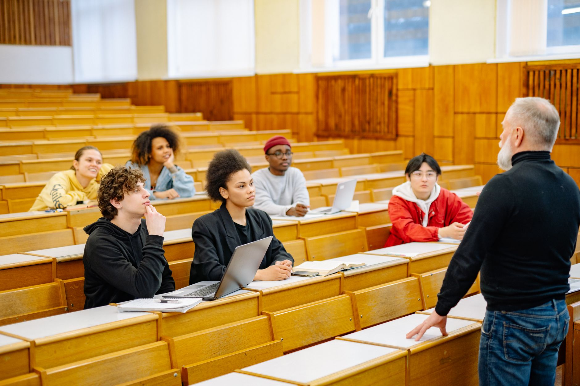 Ministerul Educației lansează programul PRIMII pentru combaterea abandonului școlar și a analfabetismului