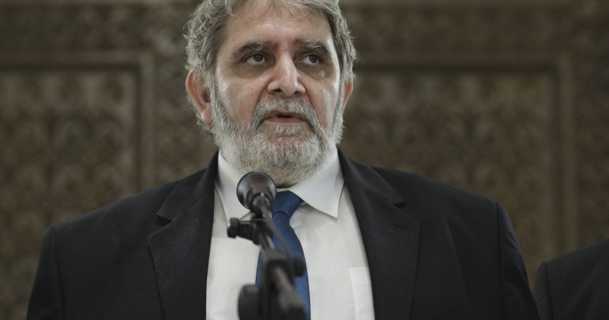 Varujan Pambuccian: Parlamentarii trebuie să decidă independent de partide pentru a ieși din blocajul politic