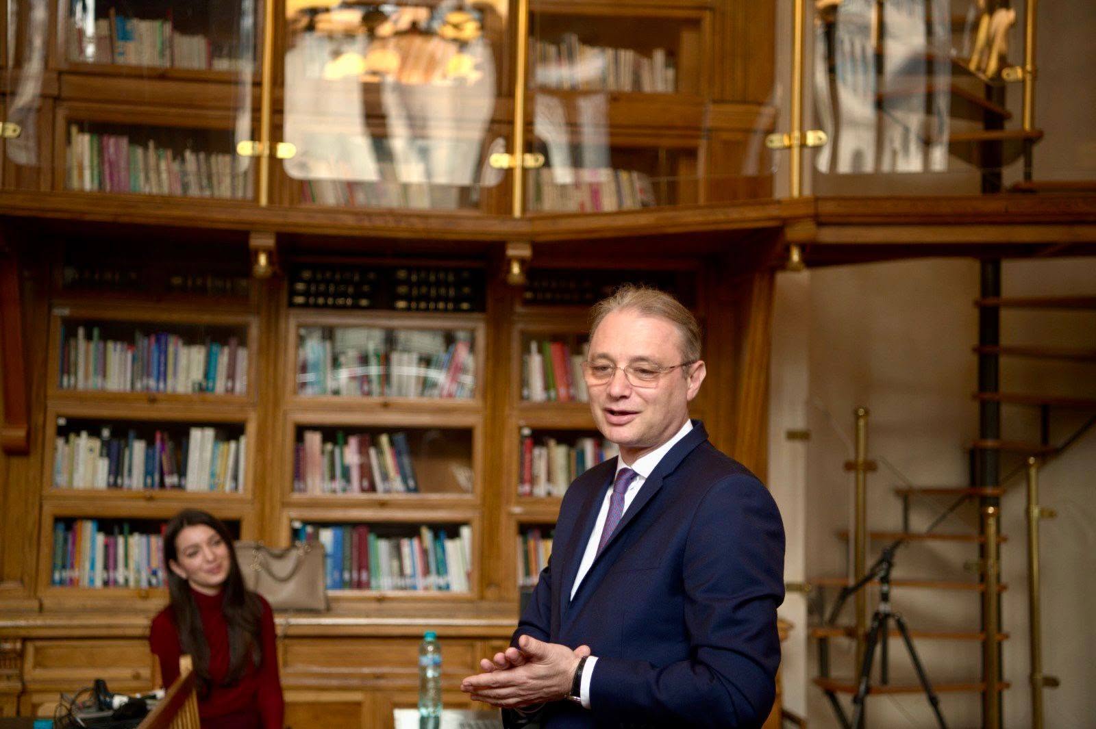 Luca Niculescu este desemnat premier de Nicușor Dan. Profilul fostului ambasador și jurnalist