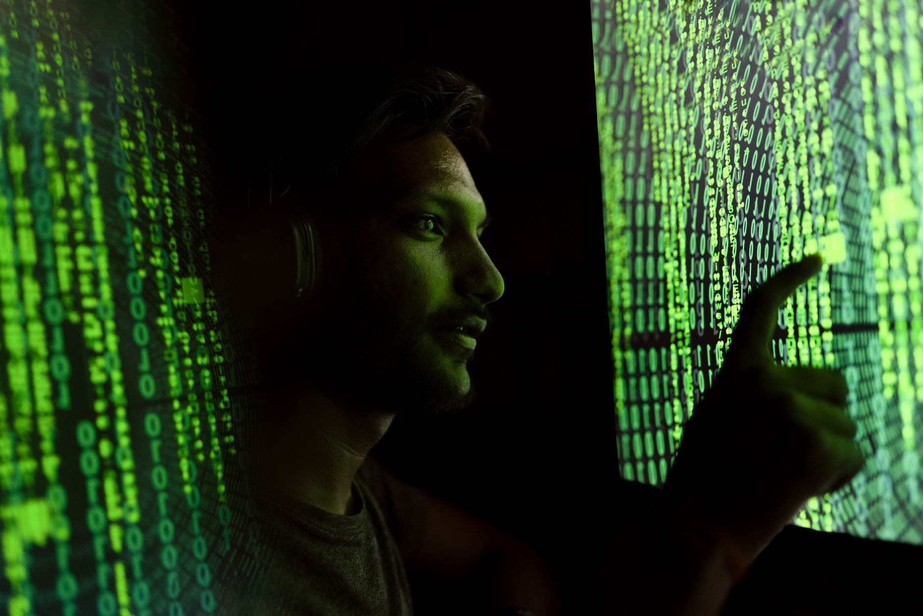 Eurodeputata Lena Schilling cere măsuri dure împotriva deepfake-urilor sexualizate după ce a fost vizată