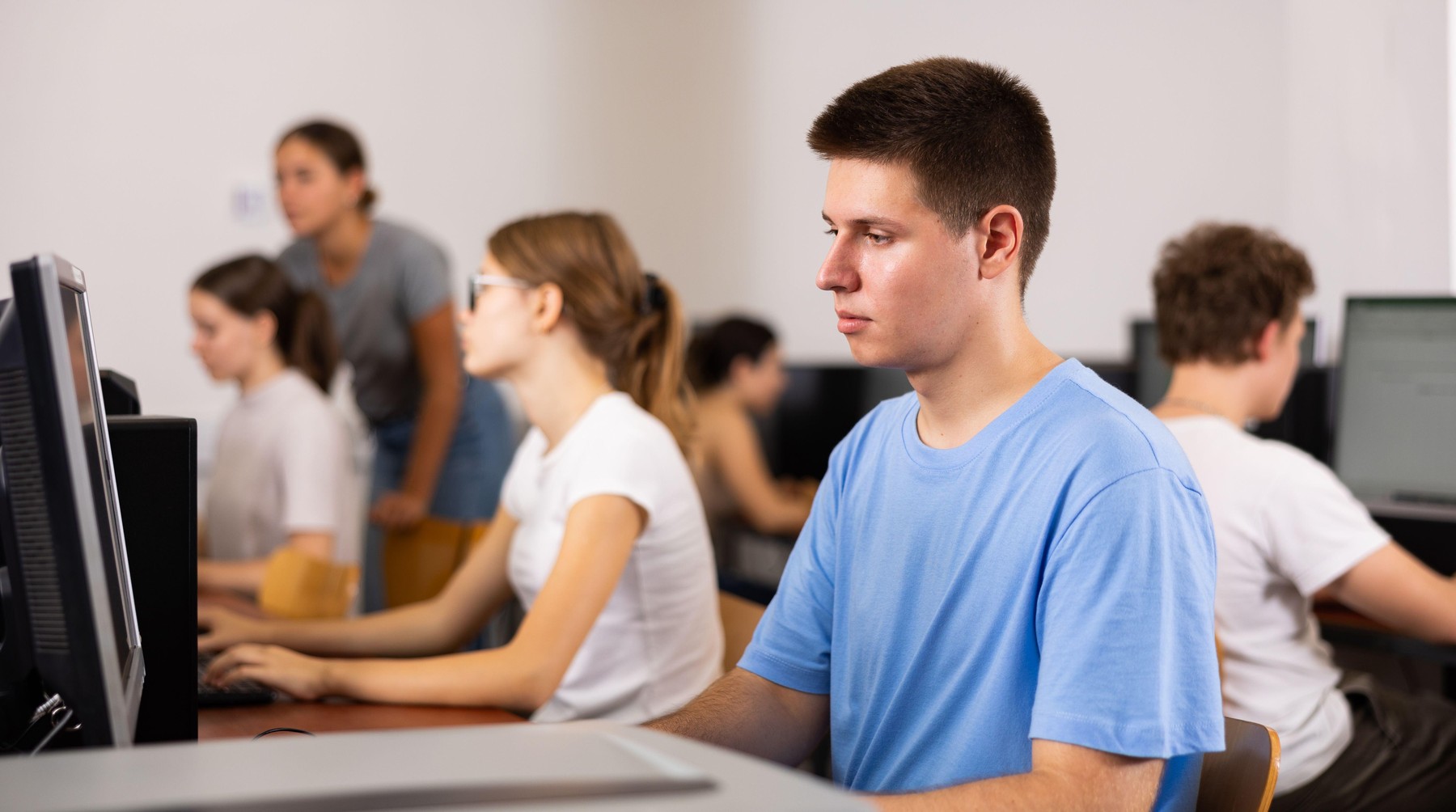 Rezultatele testelor PISA indică o scădere a competențelor în UE. Obiectivele pentru 2030 sunt în pericol