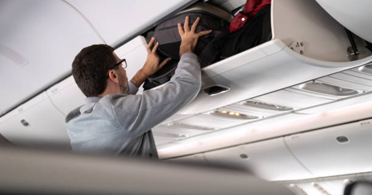 Noi reguli europene pentru călătoriile cu avionul: bagajul de mână va fi inclus în prețul biletului