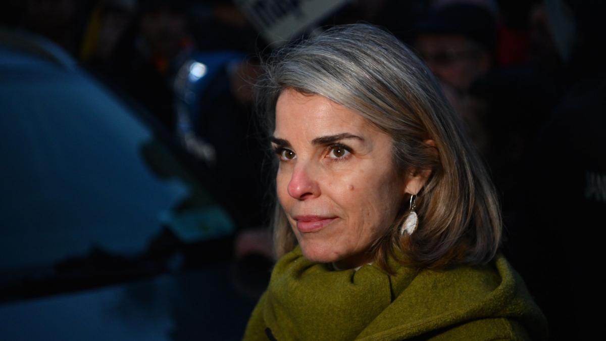 Cristela Georgescu a fost citată la DIICOT în dosarul de înșelăciune în care soțul ei este arestat