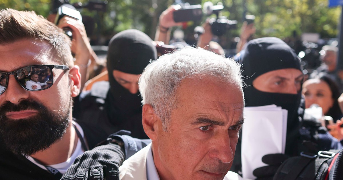 Călin Georgescu a fost adus la DIICOT pentru percheziția informatică a dispozitivelor ridicate