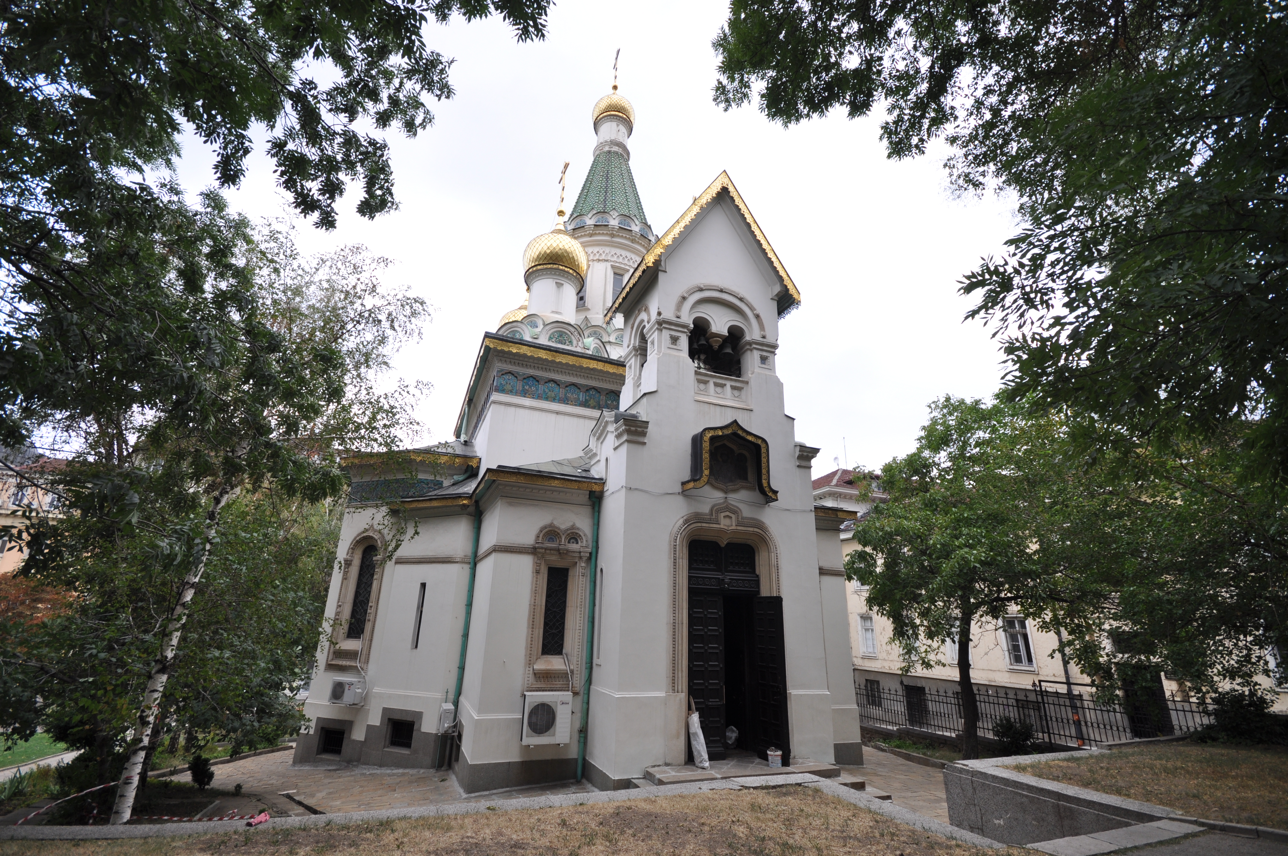 Nicușor Dan a cerut moderație și înțelegere în societate, în cadrul unei slujbe la Mănăstirea Cotroceni