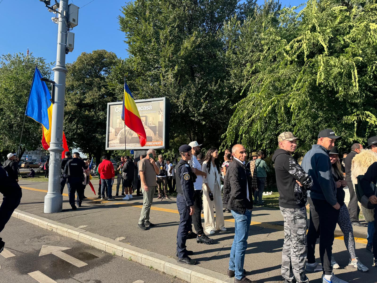Protestul crescătorilor de animale continuă în Piața Victoriei după confruntările violente
