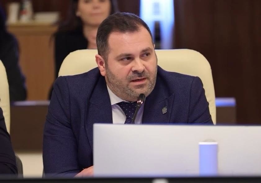 Conflict politic între USR și PSD privind posibla guvernare cu PNL și UDMR