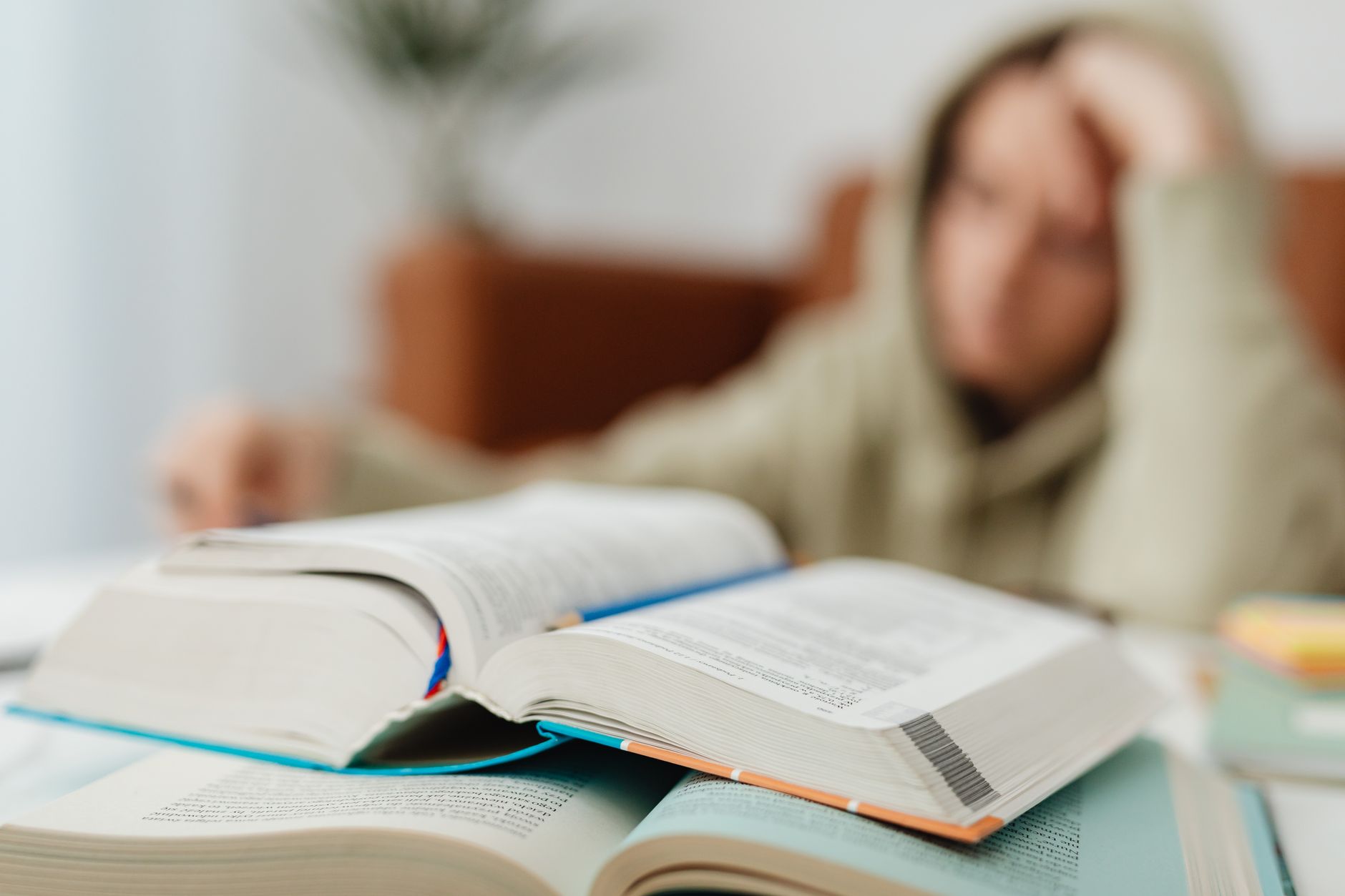 Ministerul Educației aprobă manualele pentru 63 de discipline la clasa a IX-a