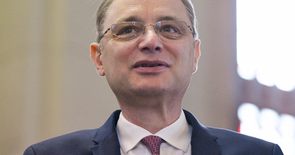 Luca Niculescu refuză să renunțe la mandat: va continua negocierile pentru formarea guvernului