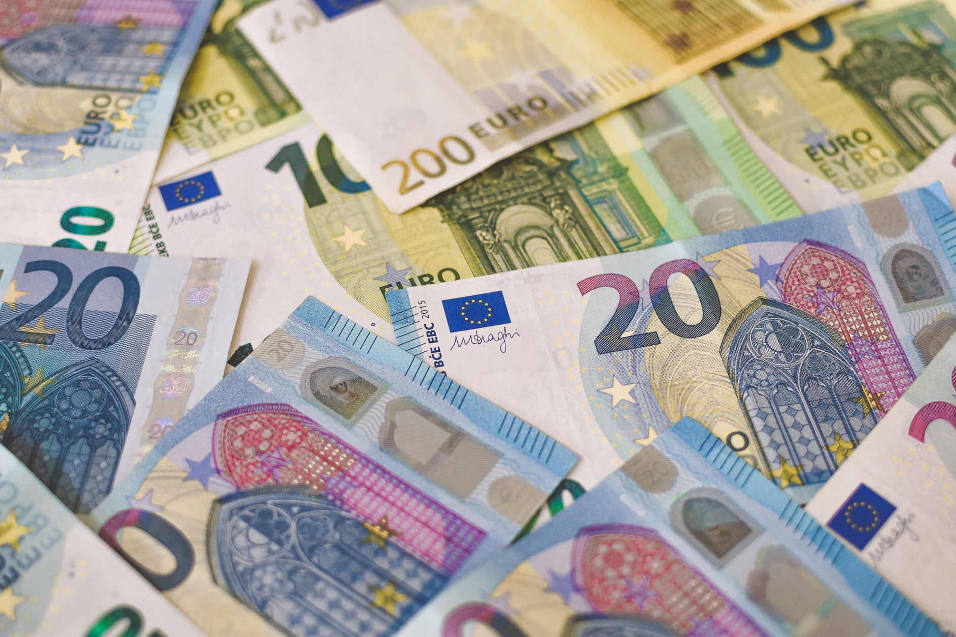 România poate accesa fonduri suplimentare din programul SAFE prin redistribuirea banilor Italiei și Ungariei