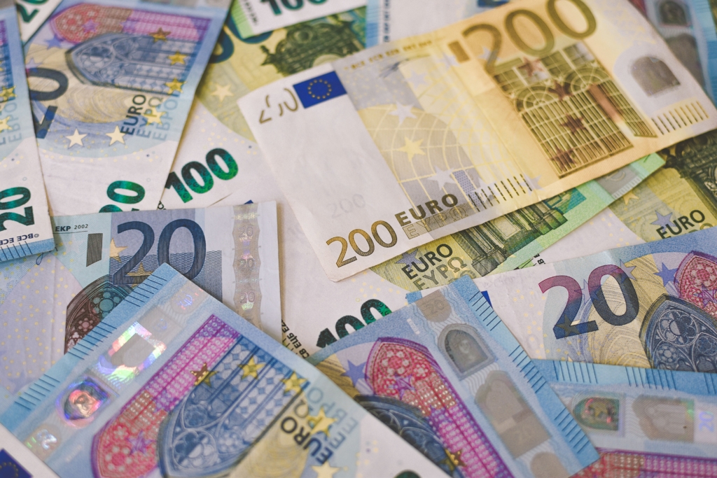 Propunerea Irlandei pentru bugetul UE: tăieri masive de miliarde de euro care provoacă tensiuni politice