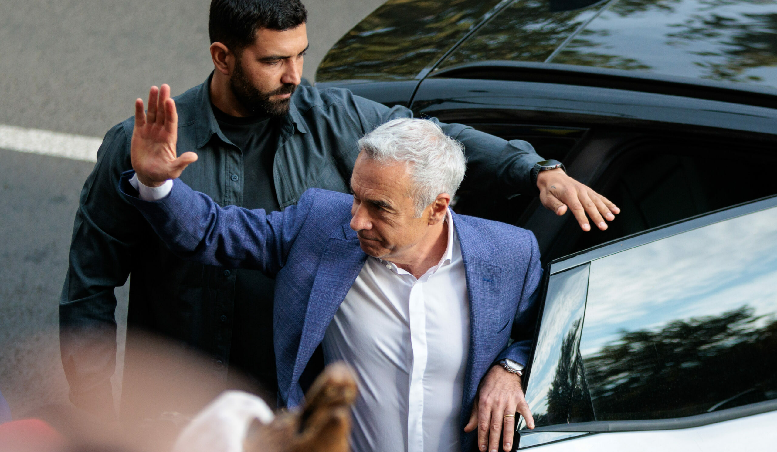 Călin Georgescu trimite un mesaj susținătorilor din Arestul central al Capitalei