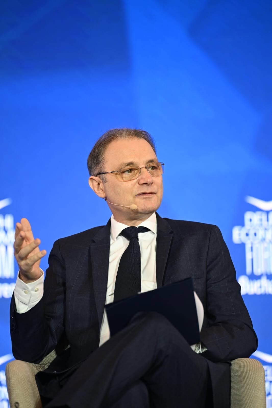 Luca Niculescu continuă consultările pentru formarea Guvernului. Luni are o nouă rundă de întâlniri