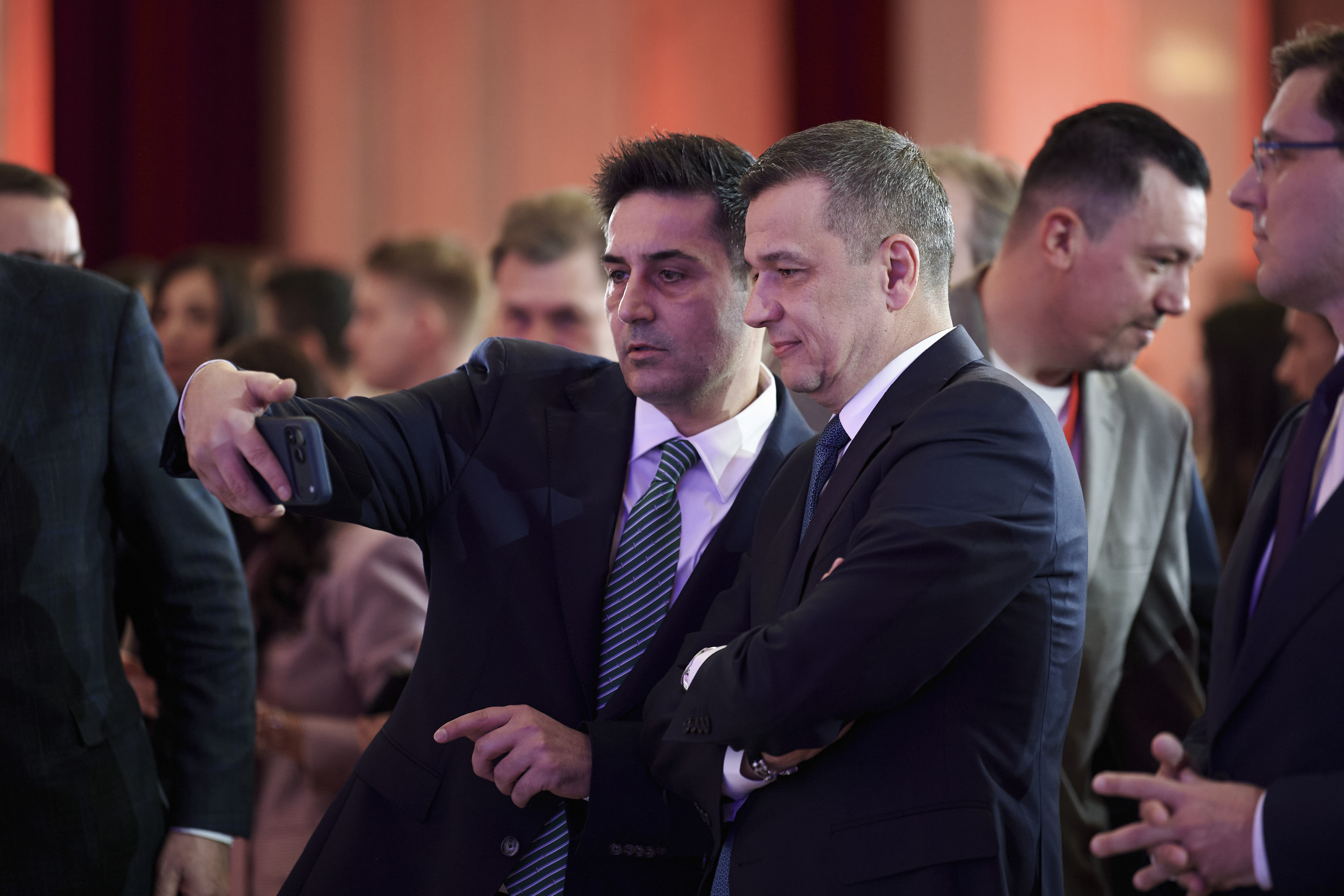 Liderii PSD se reunesc pentru a stabili sprijinul pentru cabinetul condus de Luca Niculescu