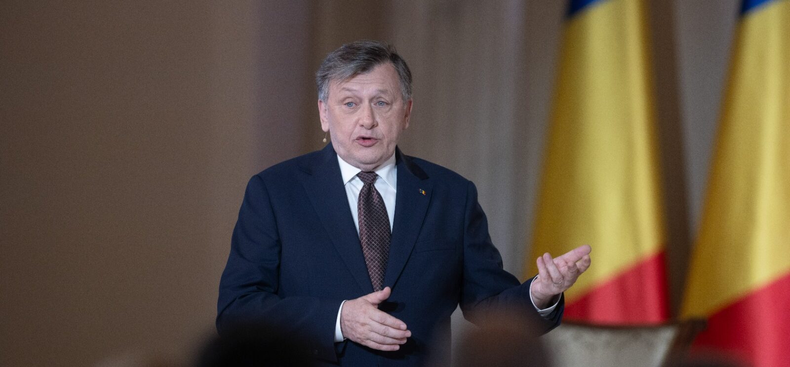 Crin Antonescu: PNL și UDMR trebuie să formeze un Guvern fără AUR, SOS și Georgescu