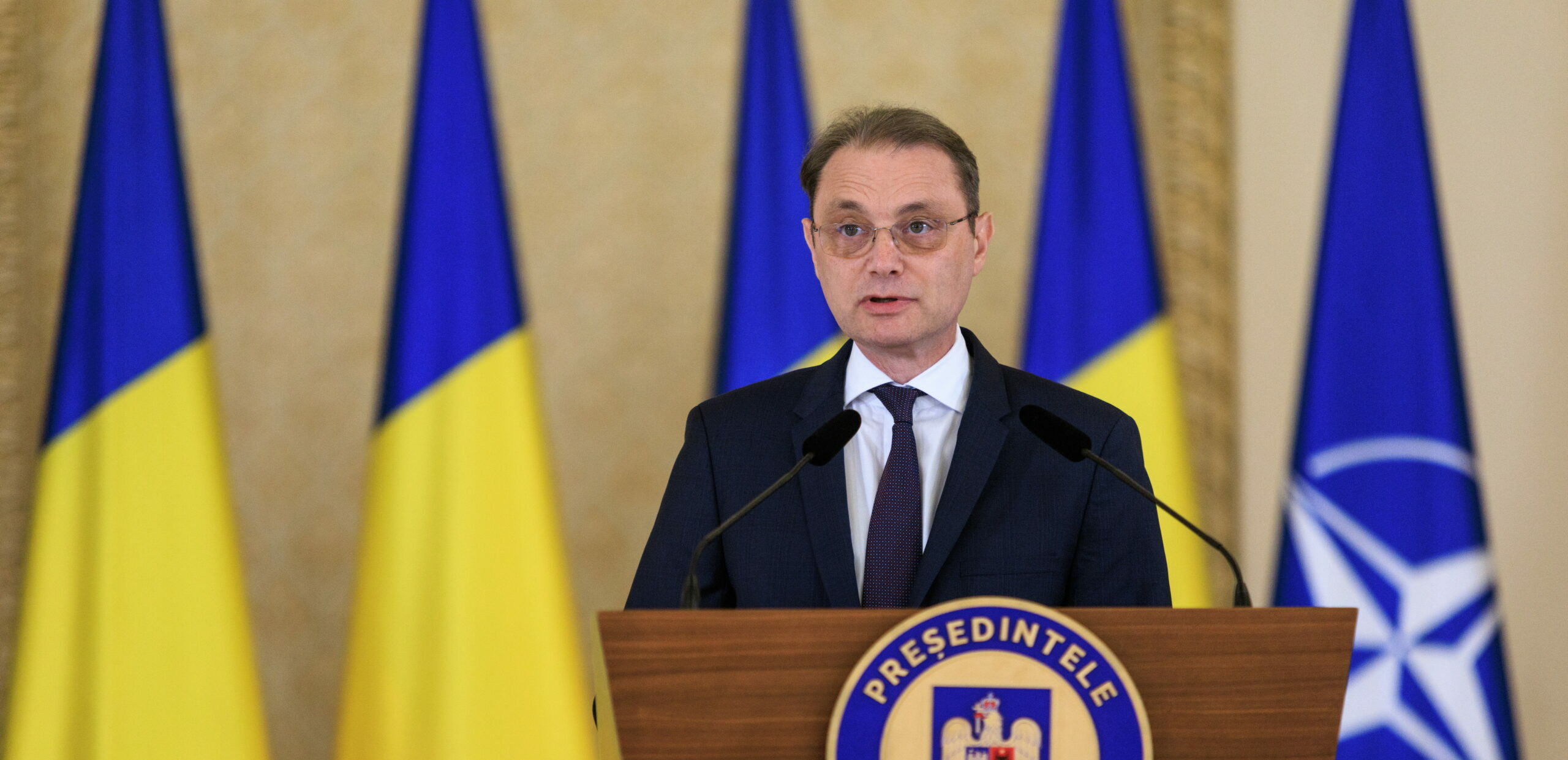 Luca Niculescu negociază voturile necesare pentru învestirea noului Guvern