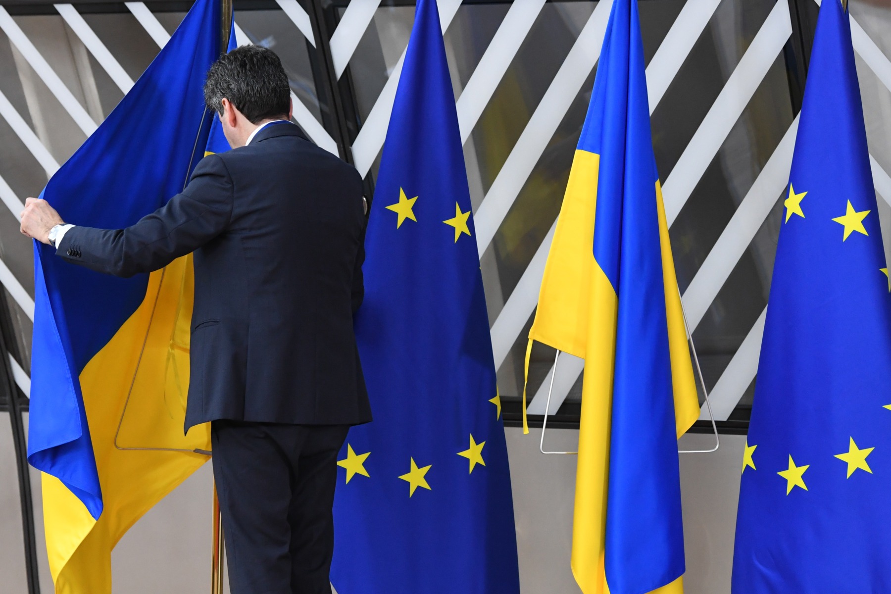 Sprijinul pentru aderarea Ucrainei la UE scade în Europa, în timp ce majoritatea ucrainenilor rămân favorabili