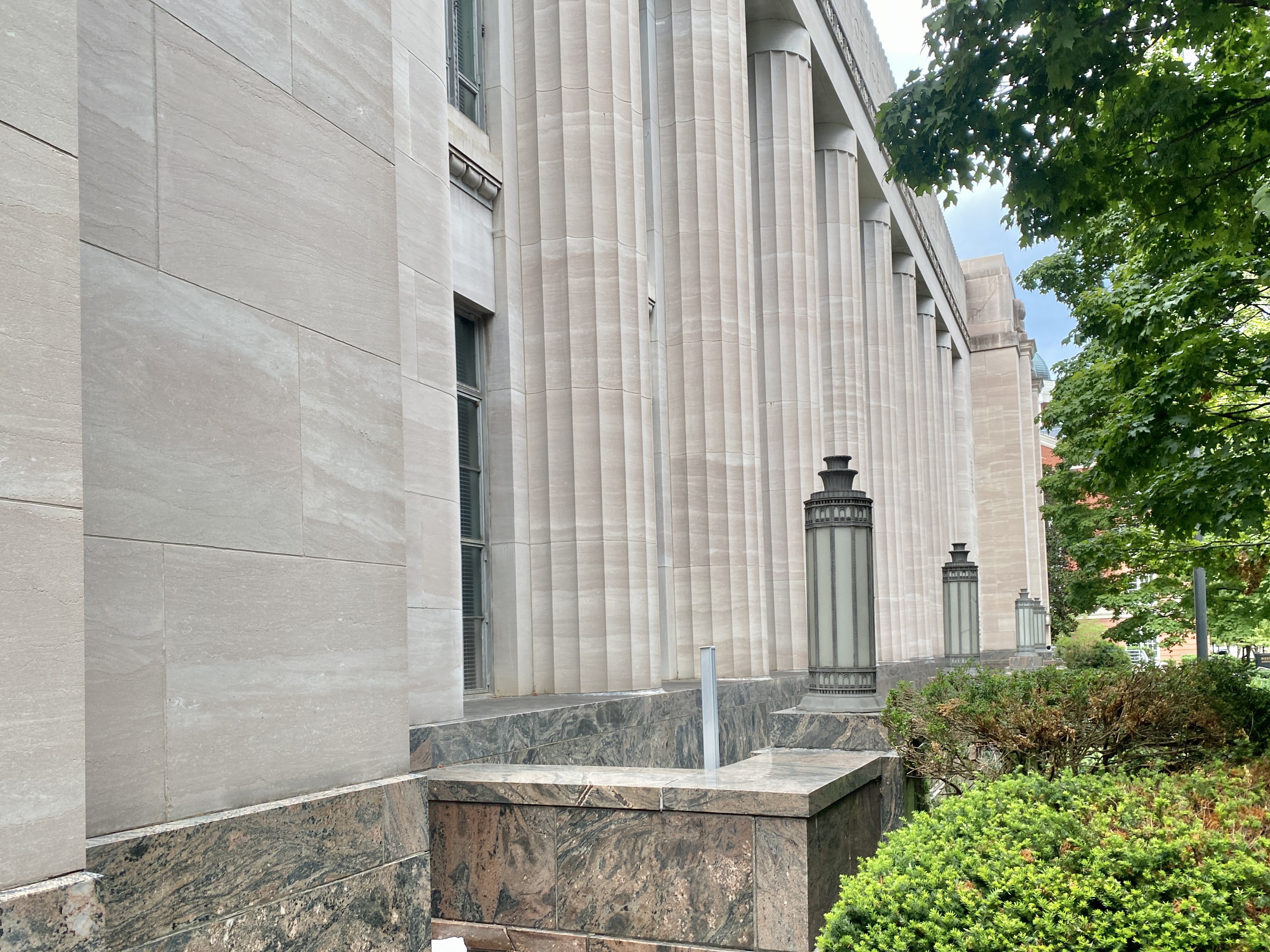 Călin Georgescu este plasat sub arest la domiciliu în dosarul de înșelăciune