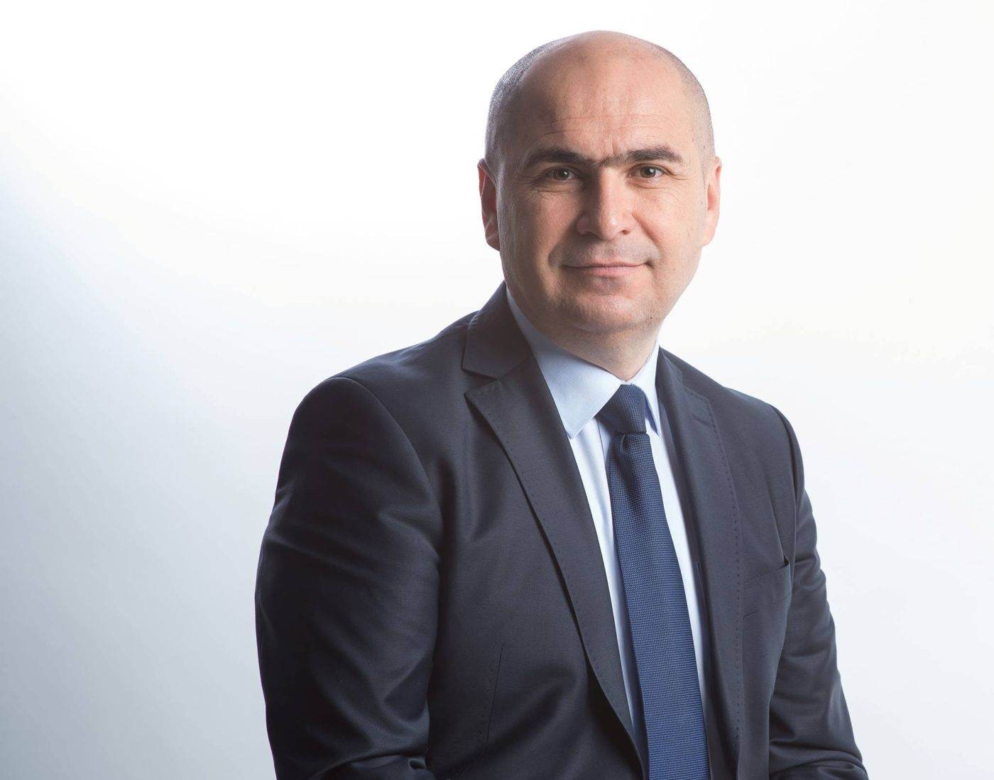 PNL propune un acord politic cu premierul Luca Niculescu, fără a intra în Guvern
