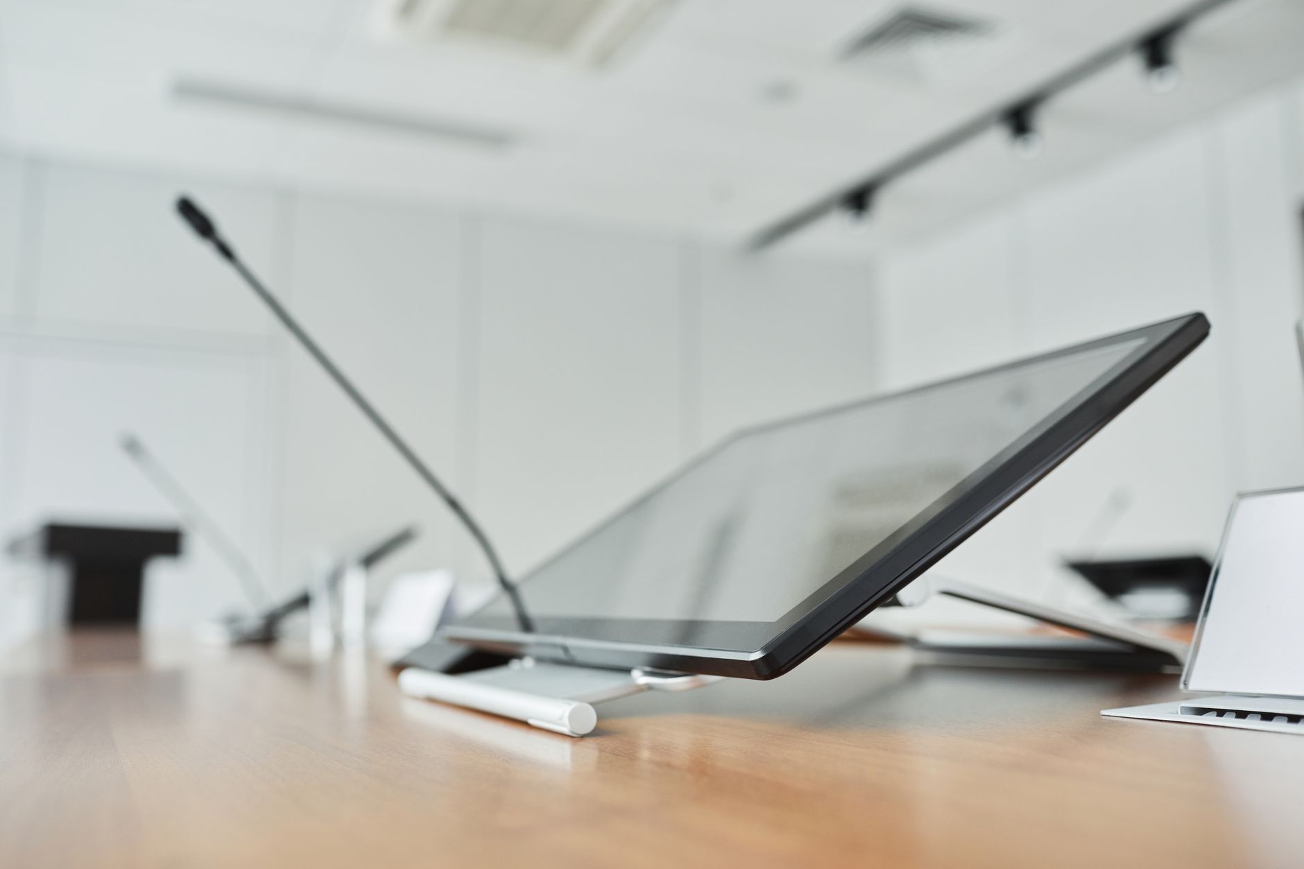Eurodeputații solicită aplicarea sancțiunilor financiare împotriva Slovaciei pentru problemele de stat de drept