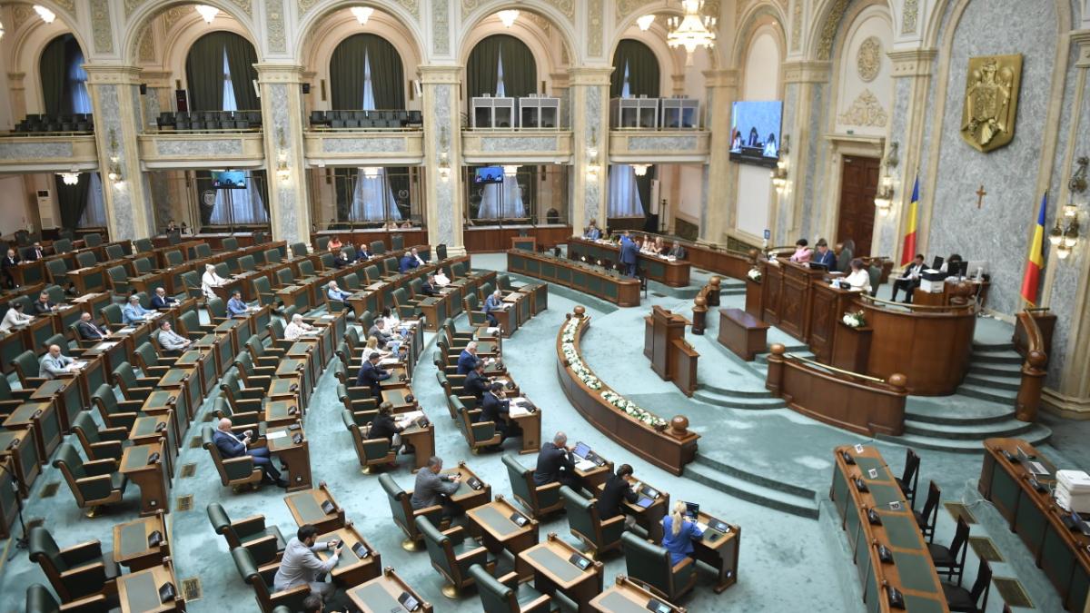 Parlamentul României ia decizii majore: intervenție în prețul combustibililor și transparență salarială